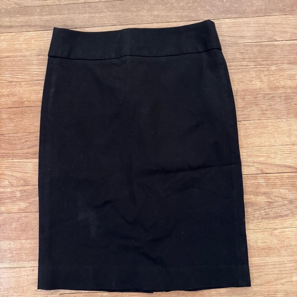 Banana Republic Women's Black Knee Length Pencil Skirt - Size 2
b80
